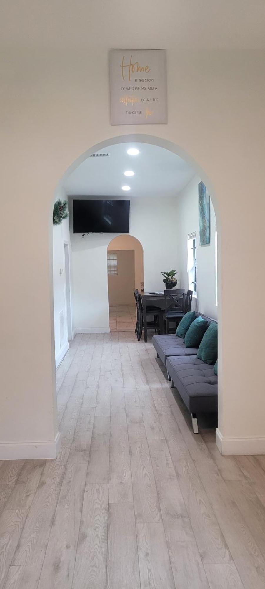 Large, Central, Lovely & Cozy 4Bed/2Bath - House By Everbank Stadium Τζάκσονβιλ Εξωτερικό φωτογραφία
